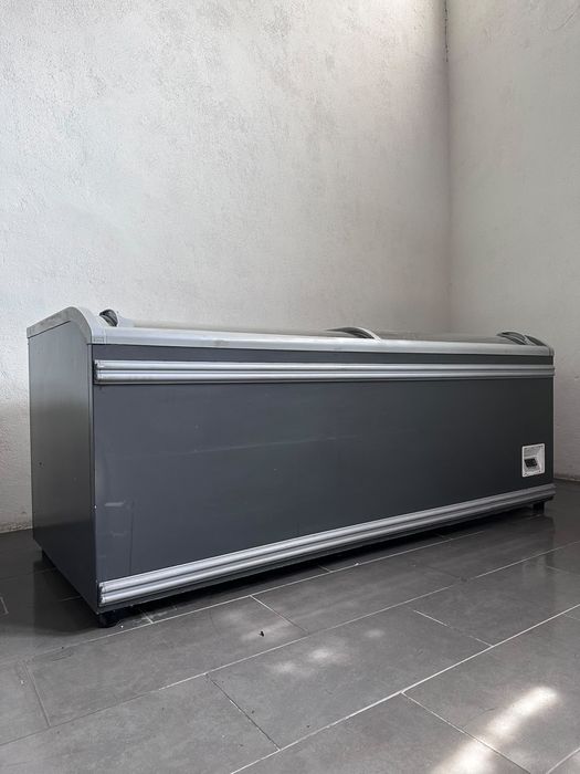 Zamrażarka Aht Paris 210 cm . 700l . witryna mrożnicza