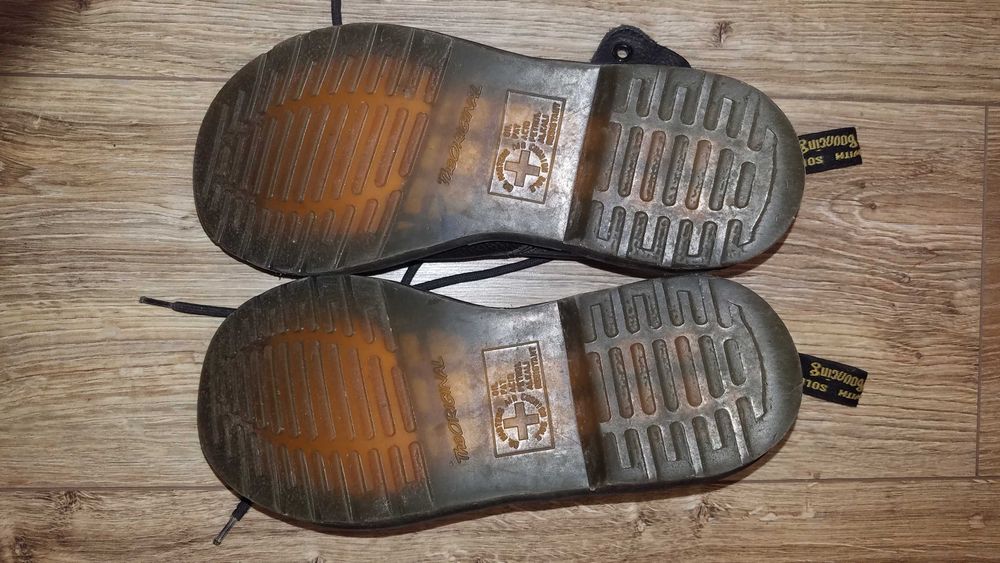 Dr. Martens UK3 35/36 22.5cm czarne buty Skóra* wysokie żółta nitka