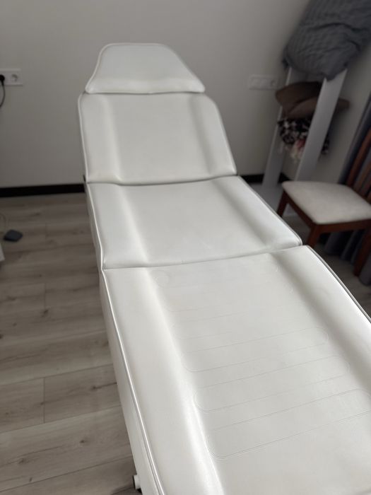 Кушетка косметологічна масажна