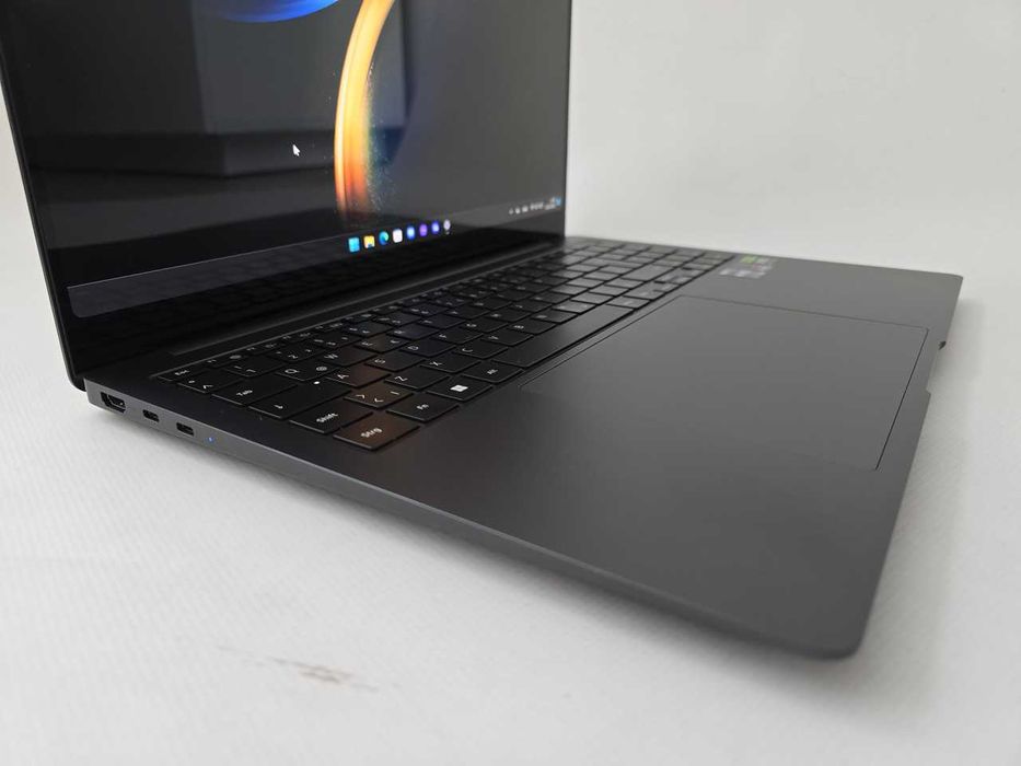 Samsung Galaxy Book 3 Ultra I9 13900H/RTX 4070/RAM 32GB/SSD 1TB/AMOLED