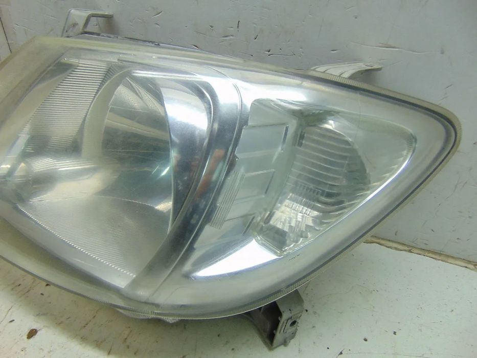 Toyota Hilux farol " usado em bom estado