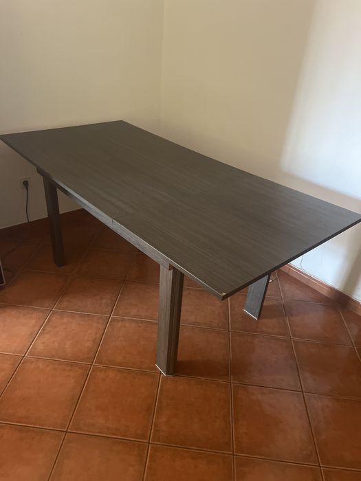 Mesa de jantar extensivel com 4 cadeiras