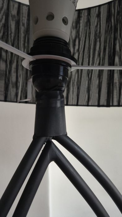 Candeeiro de pé esculpido em ferro (ler descrição)