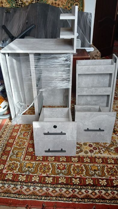 Стіл для майстрів манікюру