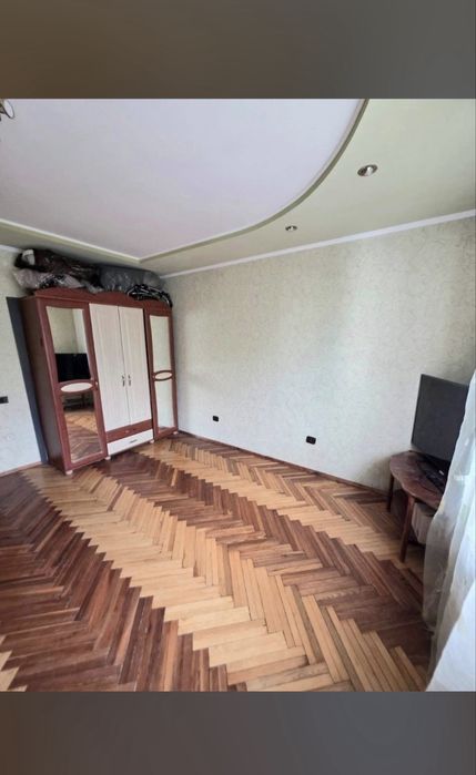 Миколайчука Продаж 3 кімнати