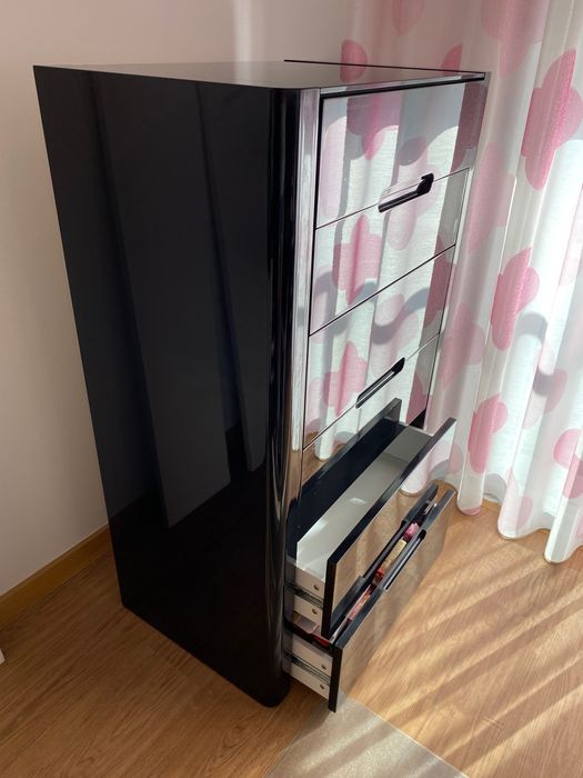 Camiseiro preto brilhante 6 gavetas