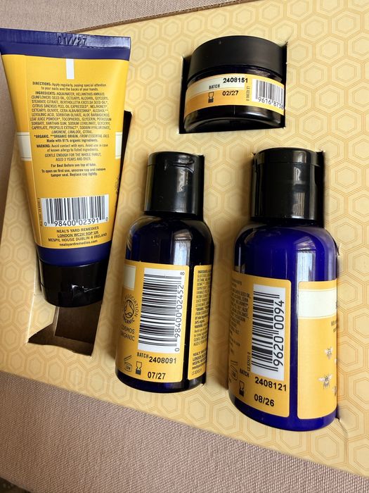 Подарунковий набір Bee Lovely Nourishing Collection