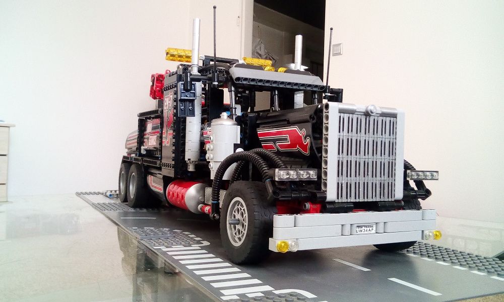 Lego 8285 silver edition hotsell