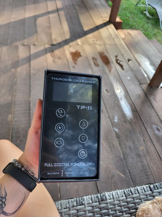 zasilacz do maszyn tatuażowych Thunderlord Power TP-5.