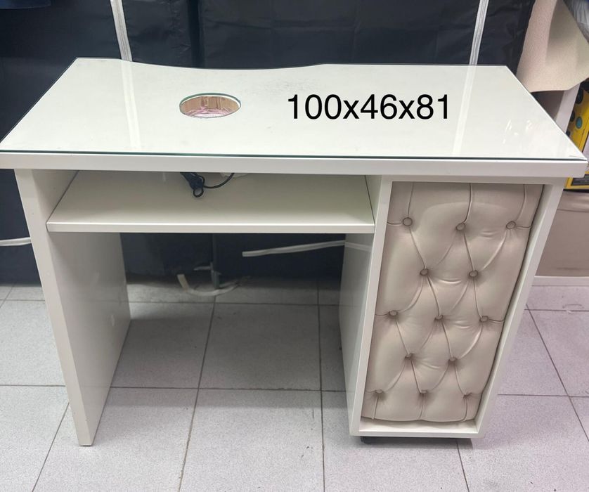 Mesa de manicure madeira maciça com aspiraçao e gavetas