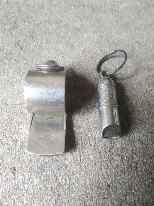 Apito antigo de futebol" The Acme Thunderer" Inglês e apito da polícia
