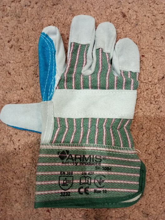 Перчатки рабочие . (в наличии 23  пара)