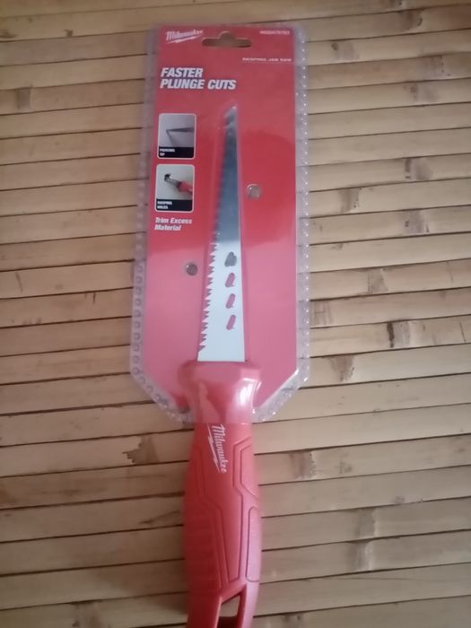 Пилка Milwaukee.