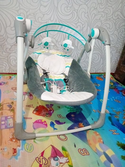 Заколисуючий центр , шезлонг гойдалка