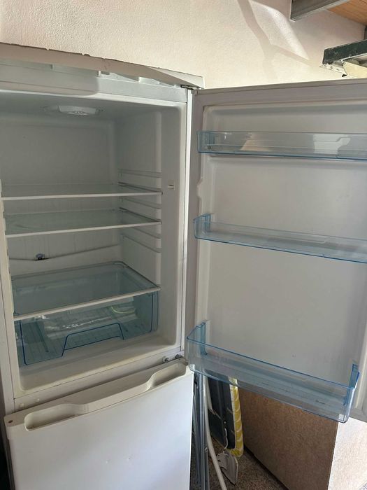 Frigorífico Combinado Electronia em bom estado
