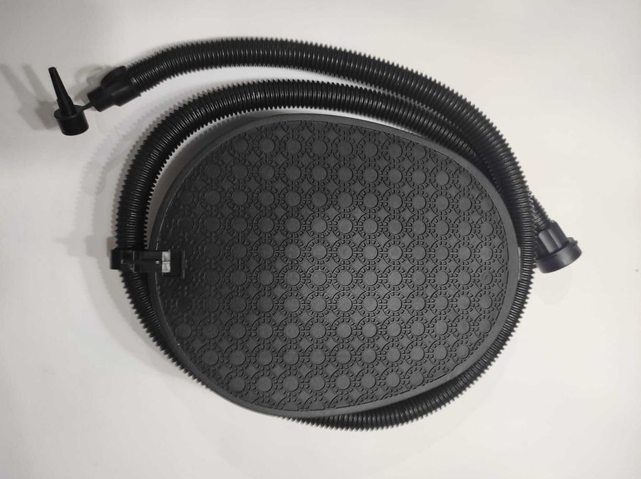 Pompka nożna kempingowa.