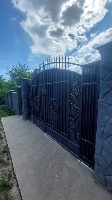 Продається гарний доглянутий будинок в с.Конюшки