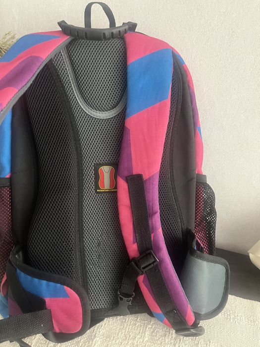 Зручний яскравий рюкзак з ортопедичною спинкою