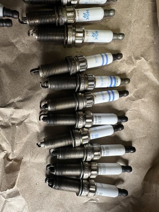 Продам свечи  Пежо Ситроен ер3-ер6 1.4-1.6vti