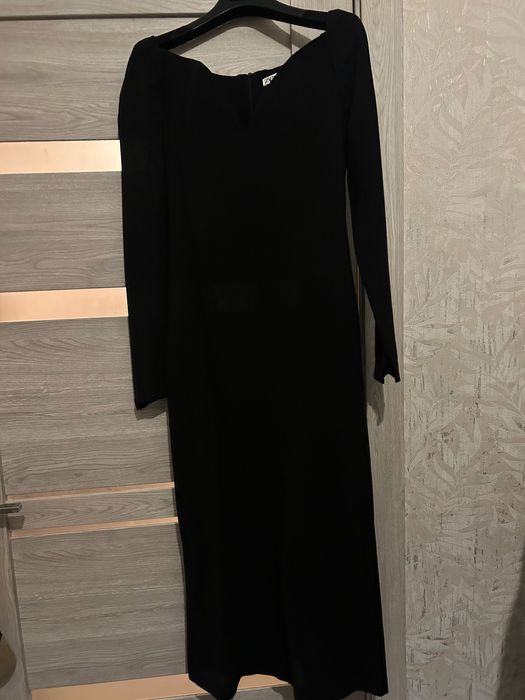 Платье Зара с открытыми плечами, размер S