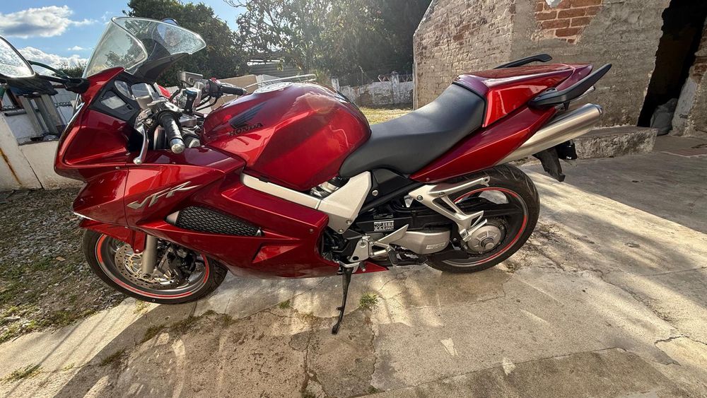 VFR 800 Honda 2006 Interessados entrar em contato com Carlos 968590472