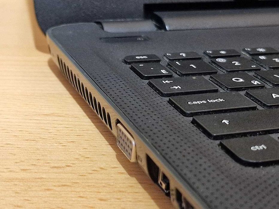 Ноутбук HP 255 G4 AMD E1-6015 RAM 4Gb SSD 128Gb Батарея тримає 5 годин