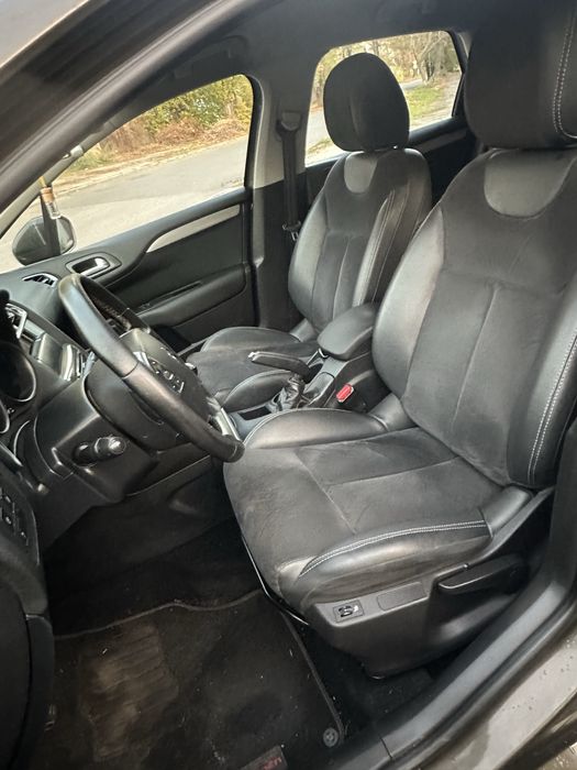 Citroen C4 Сітроен хетчбек  рестайлінг  Ситроен 1,6 дизель