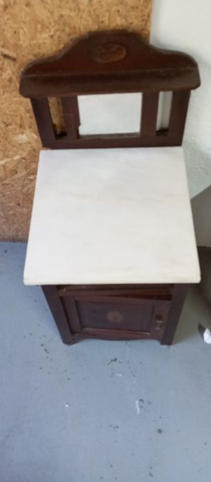 Mesa cabeceira antiga