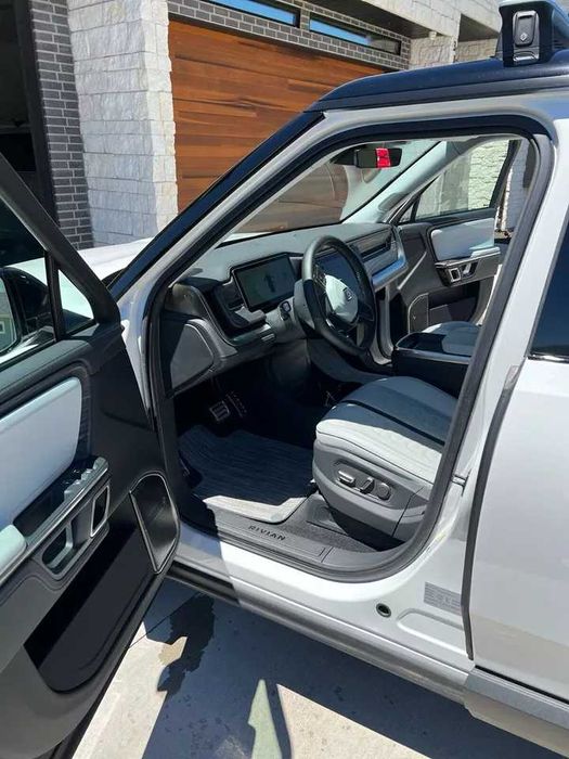 2023 Rivian R1S Adventure