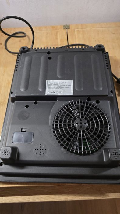 Przenośna kuchenka indukcyjna 2000 W – dotykowy panel