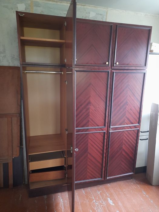 Отдам шкаф б/у. Самовывоз.