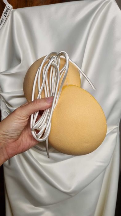 Suknia ślubna, r.36, ecru