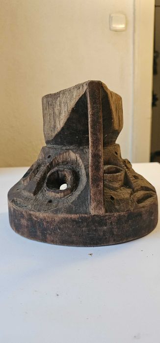 AFR16  Rytualny możdzierz z dwiema twarzami, KONGO, lata 50–60 XX w.