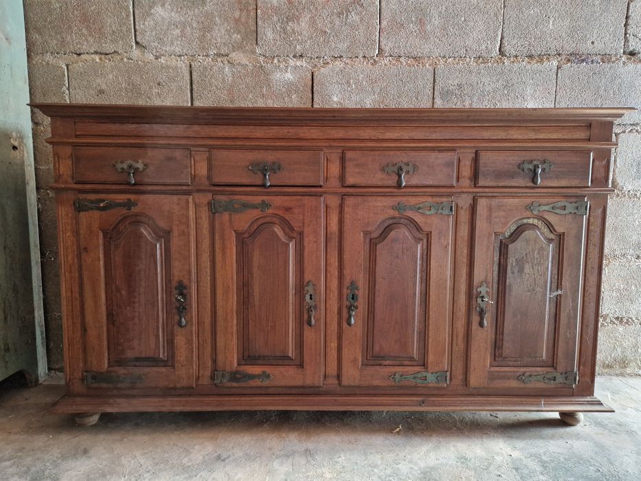 Aparador rústico de madeira