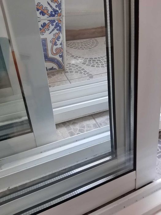 Janelas de alumínio, de vidro duplo & c/ molduras - USADAS