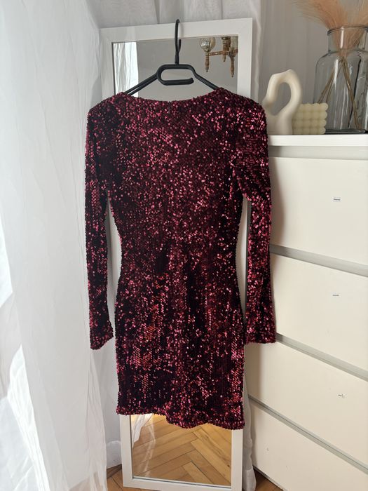 Cekinowa sukienka z dekoltem w kolorze wina S 36 sylwester impreza