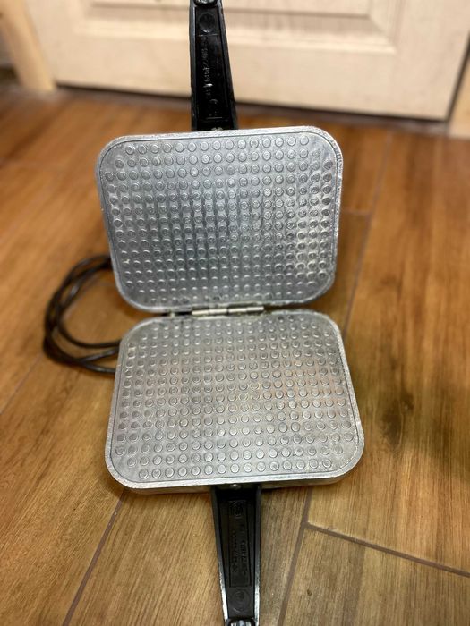 Електро вафельниця Ласунка Радянська