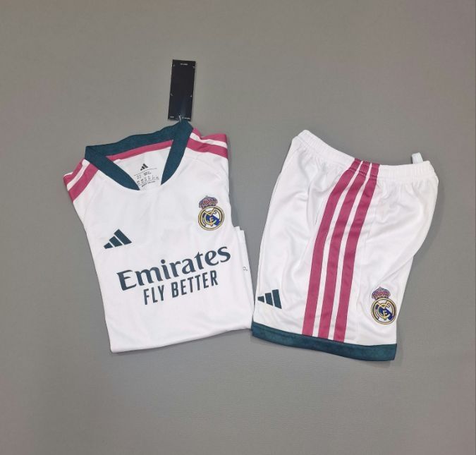 Kit de calção e camisola de Real Madrid