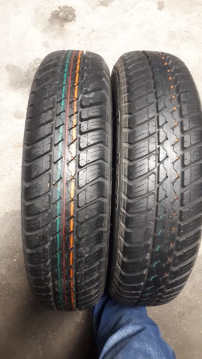 Dois pneus novos 145 r13 ou 145/80 r13 Firestone