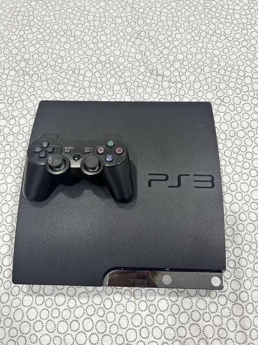 Ps3 slim em otimas condicões com 1 comando e 3 jogos como o fifa 11 o cars 3 e o gta 5