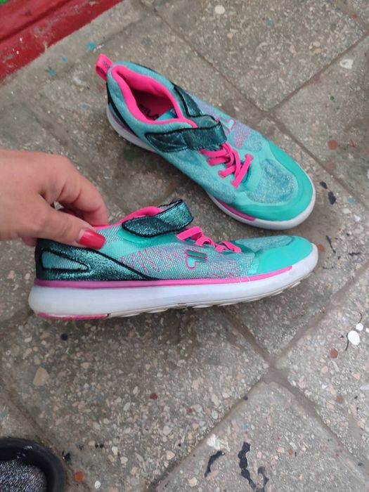 Кросівки дівчинка продам