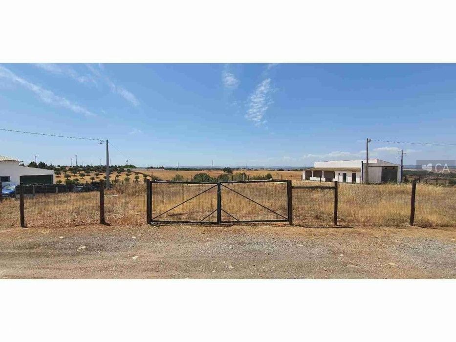 Terreno urbano destinado a construção