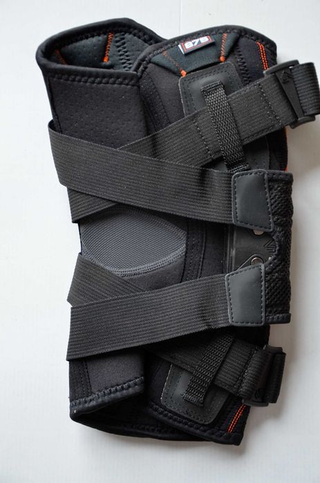 Shock Doctor 875 kompresyjna orteza kolana stabilizator rozmiar M