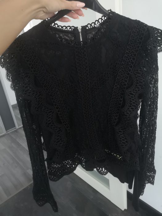 Elegancka bluzka korona ażurowa