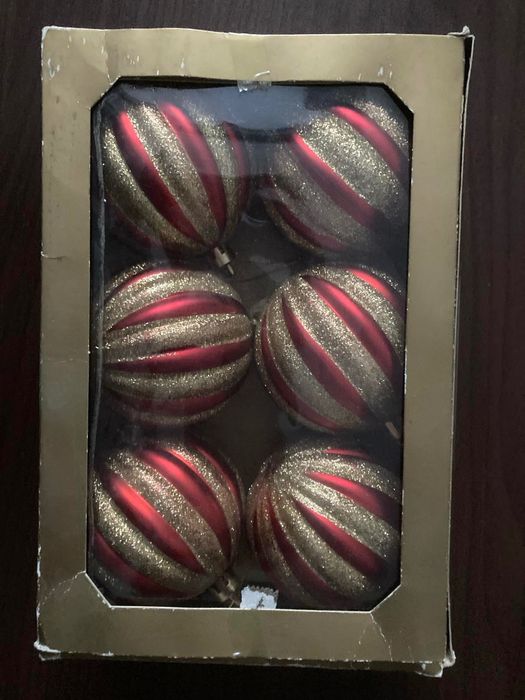 Новорічні прикраси деревʼяні іграшки, ялинкова гірлянда, Дід Мороз