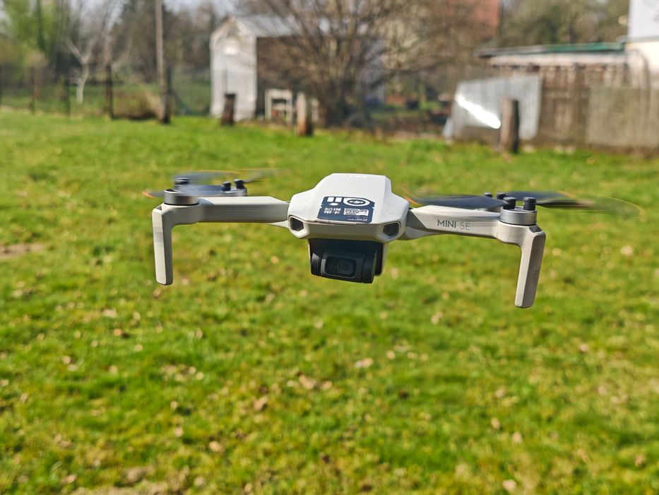 DJI Mini SE - lata ale jest uszkodzony gimbal, dron i pilot - bez baterii