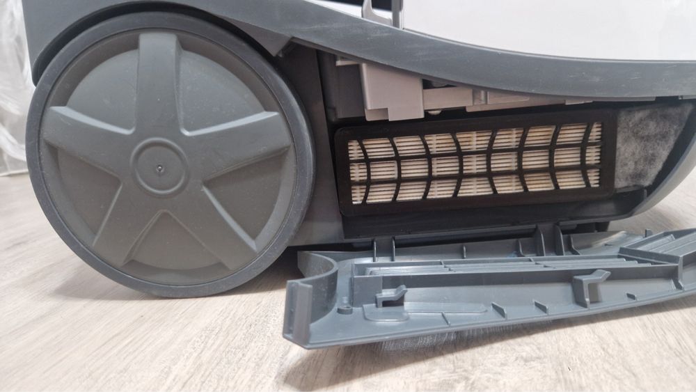 пилосос Bosch AquaWasch&Clean Serie4