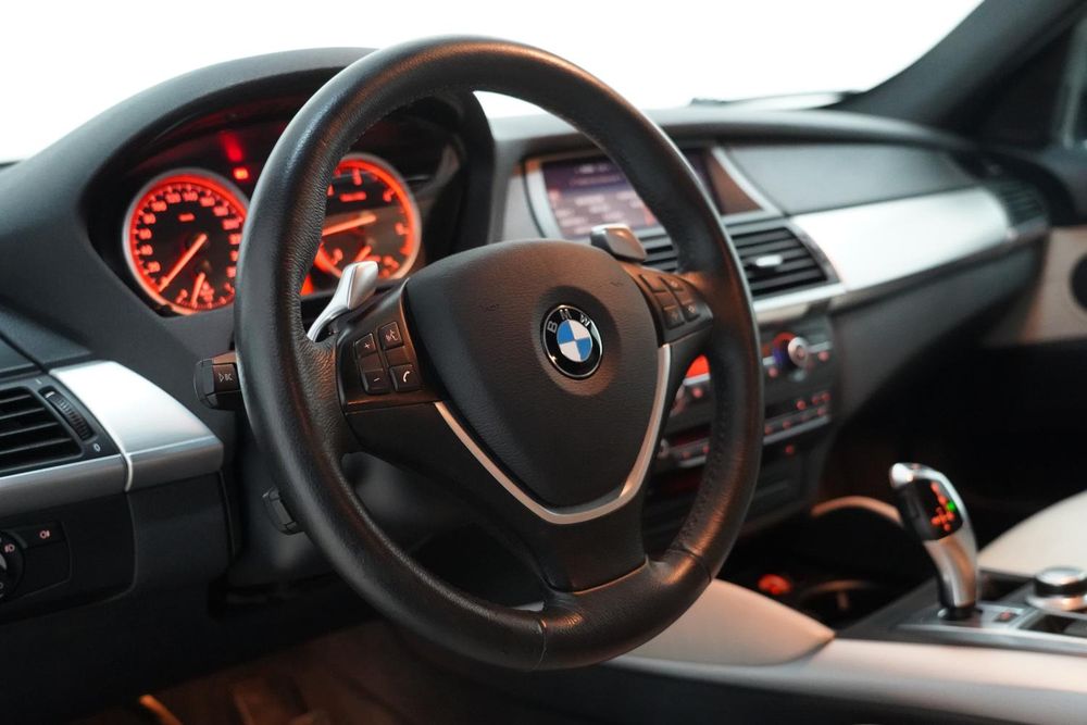 BMW X6 — fotografia 8