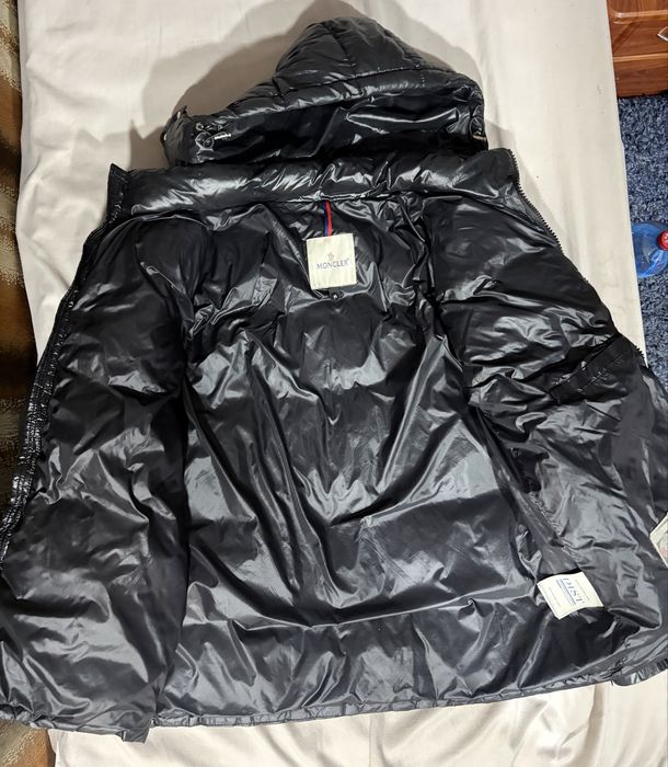 пухан Moncler maya