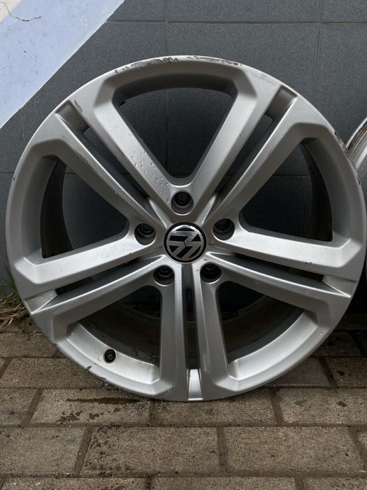 Диски Volkswagen Touareg R-Line  9*20 et57 5x130 R20